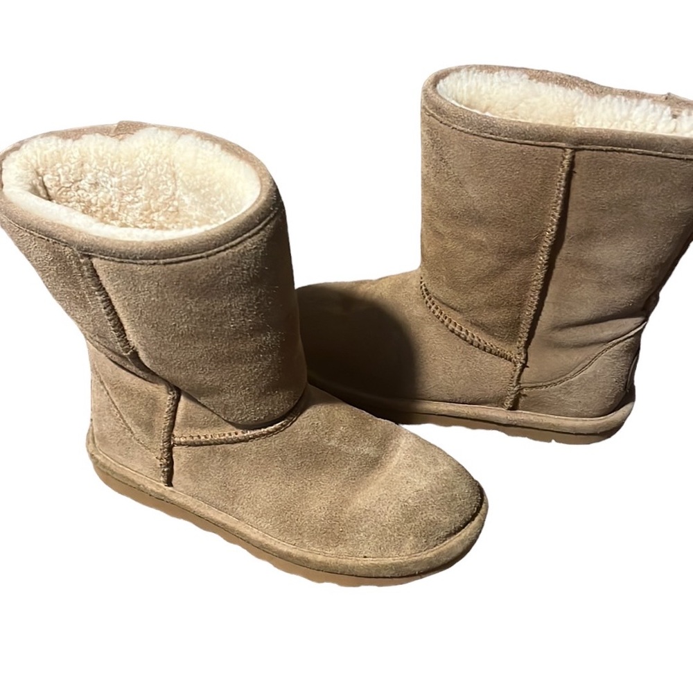 BearPaw size 7 boots